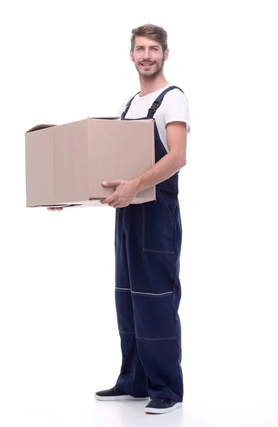 Homem em um macacão segurando uma grande caixa — Fotografia de Stock