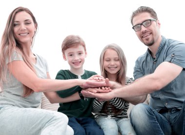 Mutlu aile ellerinden kule yapıyor.