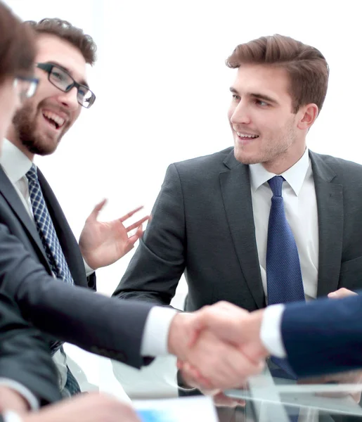 Fecha. handshake colegas de negócios — Fotografia de Stock