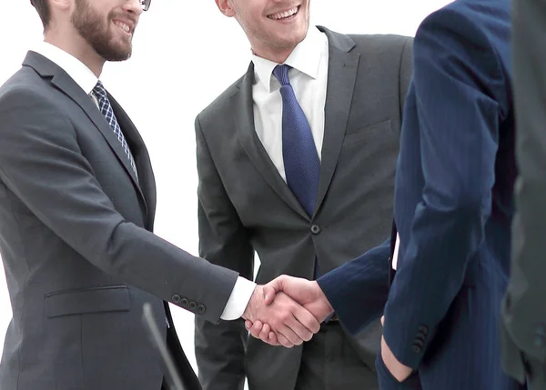 Приветственное рукопожатие деловых партнеров — стоковое фото