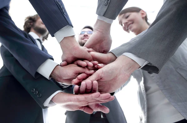 Gente de negocios doblando sus manos juntos. —  Fotos de Stock