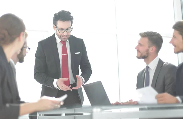 Equipo de negocios en una reunión de trabajo en la oficina — Foto de Stock