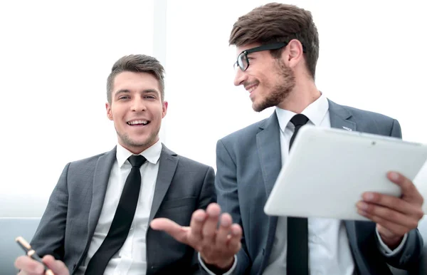 Men talking in the office during a break — Stock Photo, Image