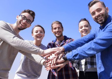 ekip çalışması kavramı. eller iş adamları katıldı