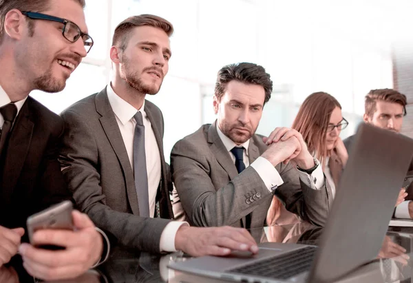 Brainstorming på kontoret. — Stockfoto