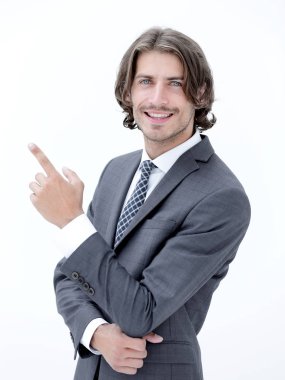 Genç ve yakışıklı bir işadamı parmağıyla işaret ediyor.
