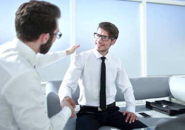 dost karşılıklı iş arkadaşları