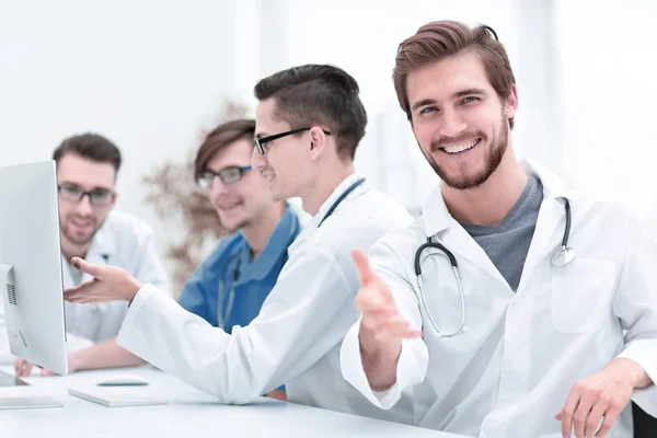 Handsome mature male doctor smiling to the camera — Stock Photo, Image