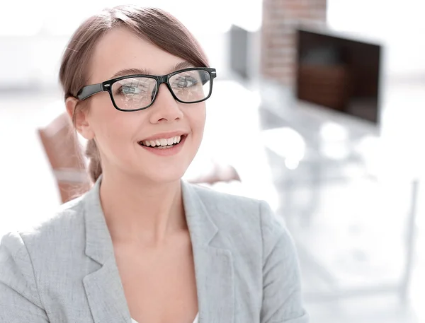 De près. portrait d'une femme d'affaires moderne. — Photo