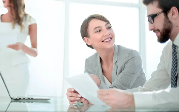 Team aziendale sul posto di lavoro . — Foto Stock