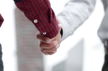 closeup.Handshake Yöneticisi ve müşteri