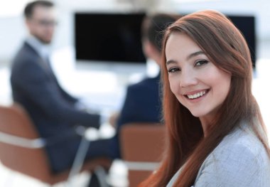 ofis arka planda gülümseyen kadın Yardımcısı