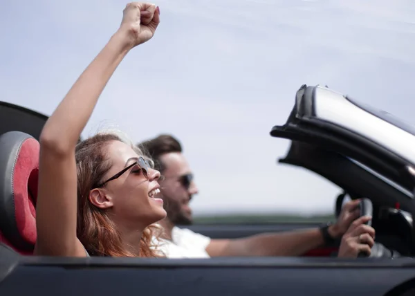 Close up. a young woman with her boyfriend in a convertible car — стоковое фото