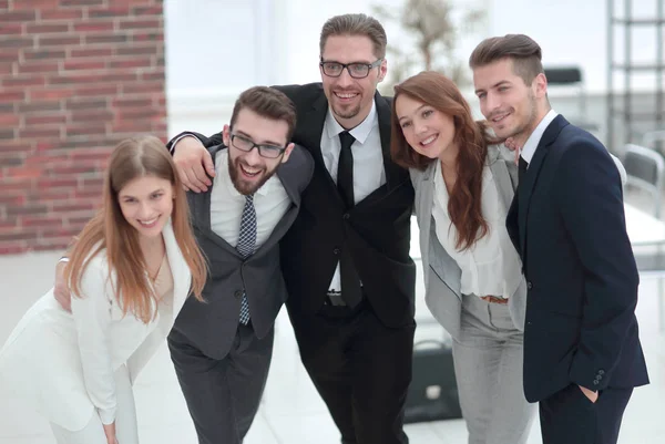 Happy business team stående grupp — Stockfoto