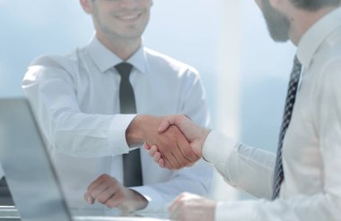 up.business insanlar üzerinde bir resepsiyon tokalaşırken kapatın