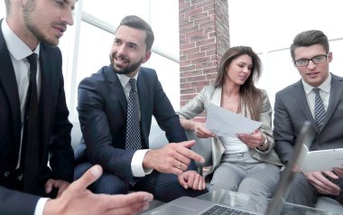 mali belgeleri tartışırken iş takım.