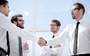 güvenilir el sıkışma iş ortakları