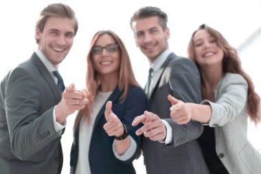 Daha fazla mutlu insanların el motivasyon için ekip olarak birlikte
