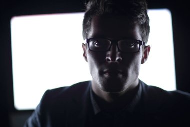 up.Employee arka planda çalışma alanı kapatın