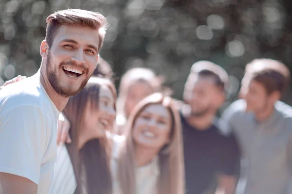 Líder y grupo de amigos de los estudiantes — Foto de Stock