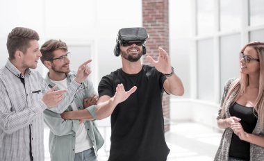 Modern gelişim. Olumlu, neşeli, heyecanlı adam