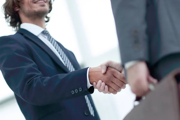 Two young businessmen greet — Stock Photo, Image