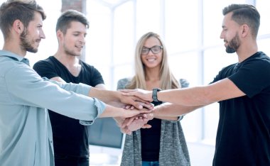 İnsanlar ekip çalışması eller yığın iş