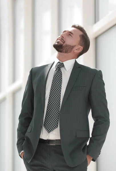 Retrato de homem de negócios confiante feliz — Fotografia de Stock