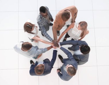 Üst düzey bir bakış açısı. İş dünyası birliği gösteriyor.