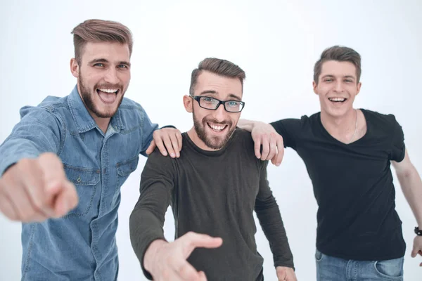 Група усміхнених друзів-чоловіків, що вказують на вас — стокове фото