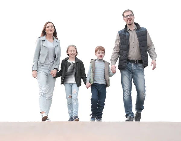 Hand in hand en wandelen en gelukkige familie — Stockfoto