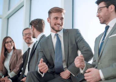 Neşeli işverenler Office kavramı içinde çalışma