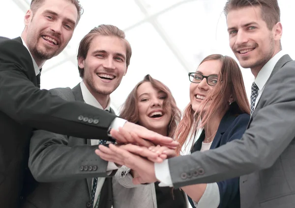 Empezar gente de negocios trabajo en equipo cooperación manos juntas —  Fotos de Stock