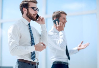 akıllı telefonlar kullanarak iletişim iş ortakları
