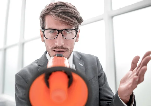 Hombre de negocios gritando megáfono — Foto de Stock