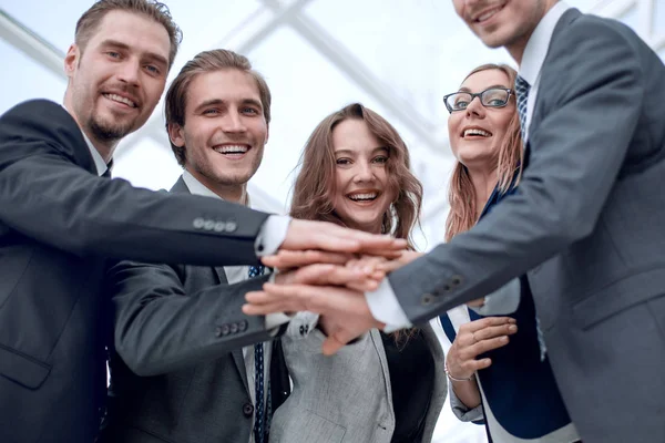 Empezar gente de negocios trabajo en equipo cooperación manos juntas —  Fotos de Stock