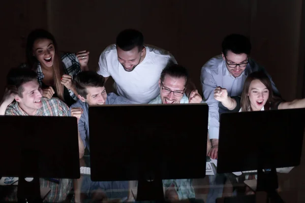 Happy business team gives each other a high five — Stock Photo, Image