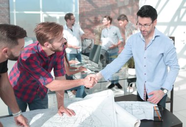 mimar ve Yüklenici iş Des üzerinde karşılıklı