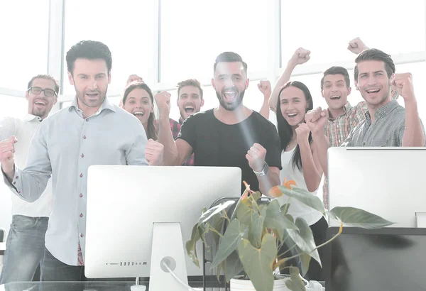 Glückliches Geschäftsteam in modernem Büro — Stockfoto