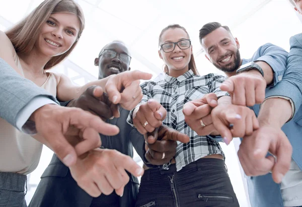 Zakenmensen die naar de camera wijzen geïsoleerd op wit — Stockfoto