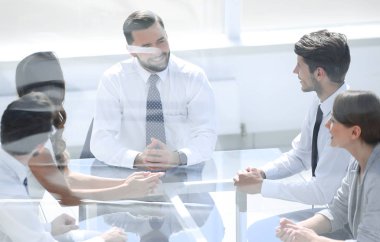 up.Boss ve iş takım ofiste toplantısında kapatın