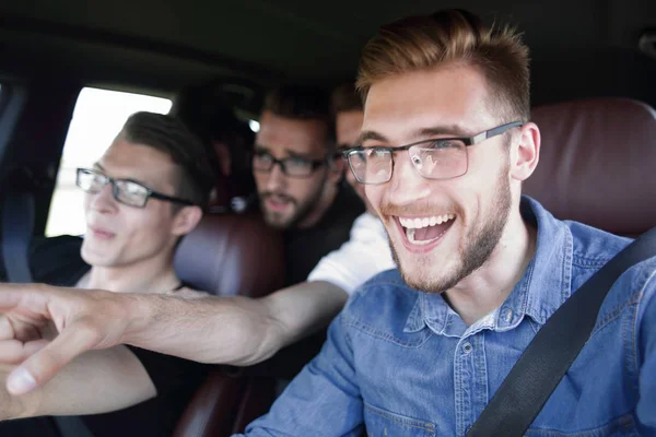 Four friends traveling in the car — Stock Photo, Image