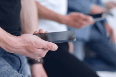 akıllı telefonlar ile gençlerin up.a grup kapatın