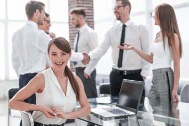 ofis arka plan üzerinde genç yaş