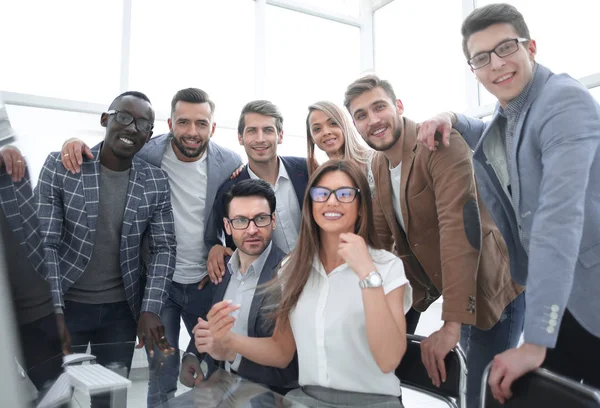 up.Professional iş takım modern ofisindeki kapatın