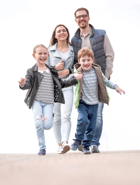 In volledige growth.cheerful gezin met twee kinderen — Stockfoto
