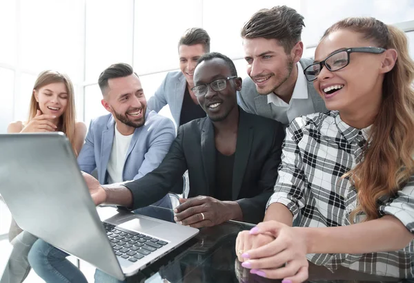 Vrolijke vrolijke vrolijke positieve economen — Stockfoto