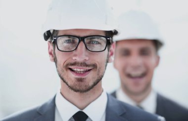 İnşaat alanında genç iş adamları