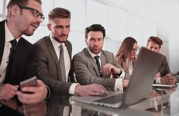 Brainstorming på kontoret. — Stockfoto