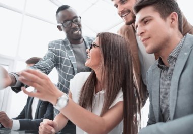 iş bilgilerini tartışmaya up.business takımı Kapat